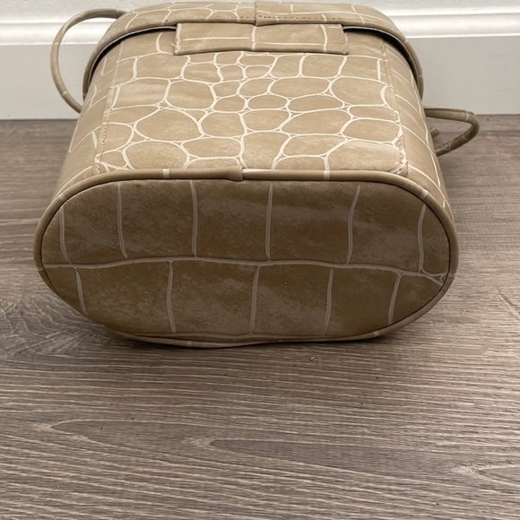 Giraffe Pattern Purse - Picture 3 of 10